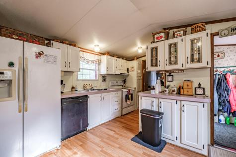 29 Everett Avenue Oxford ME 04270