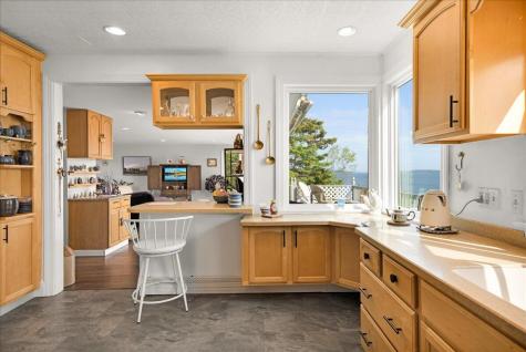 18 Bridges Point Lane Brooklin ME 04616
