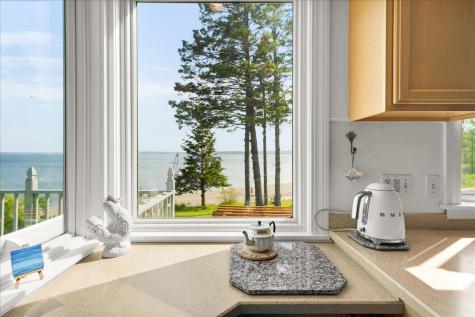 18 Bridges Point Lane Brooklin ME 04616