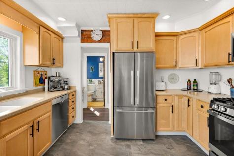 18 Bridges Point Lane Brooklin ME 04616