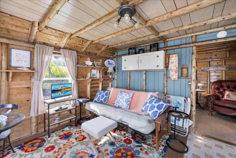 18 Bridges Point Lane Brooklin ME 04616