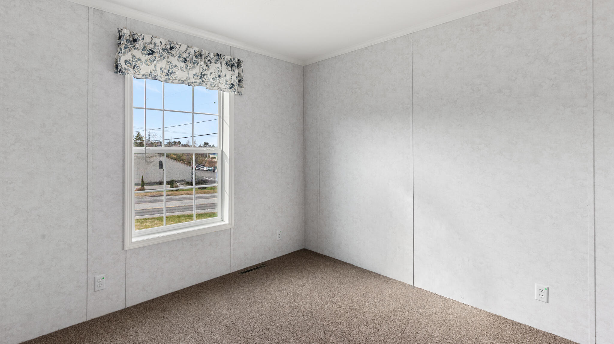 30 Main Road Holden ME 04429