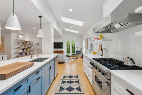 31 Forest Road Cape Elizabeth ME 04107