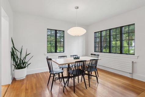 31 Forest Road Cape Elizabeth ME 04107