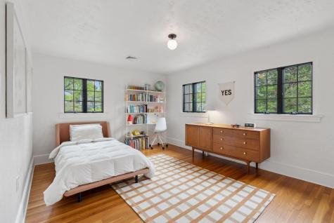 31 Forest Road Cape Elizabeth ME 04107