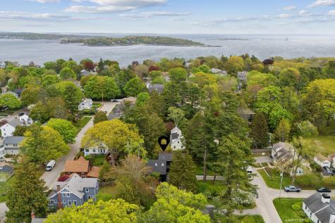 31 Forest Road Cape Elizabeth ME 04107