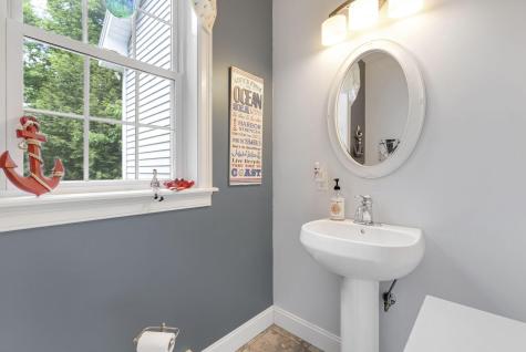 27 Rosewood Lane New Gloucester ME 04260