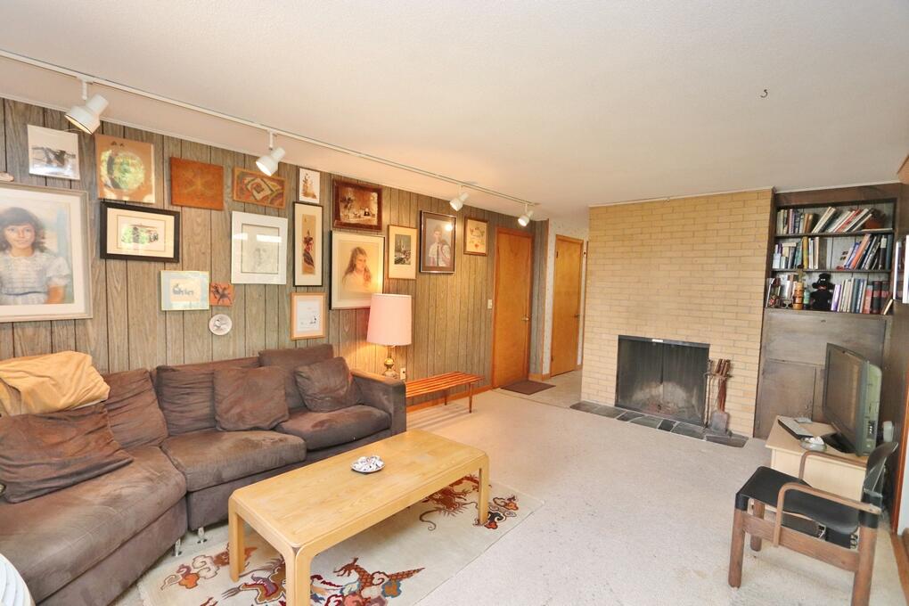 16 Hempstead Avenue Bangor ME 04401