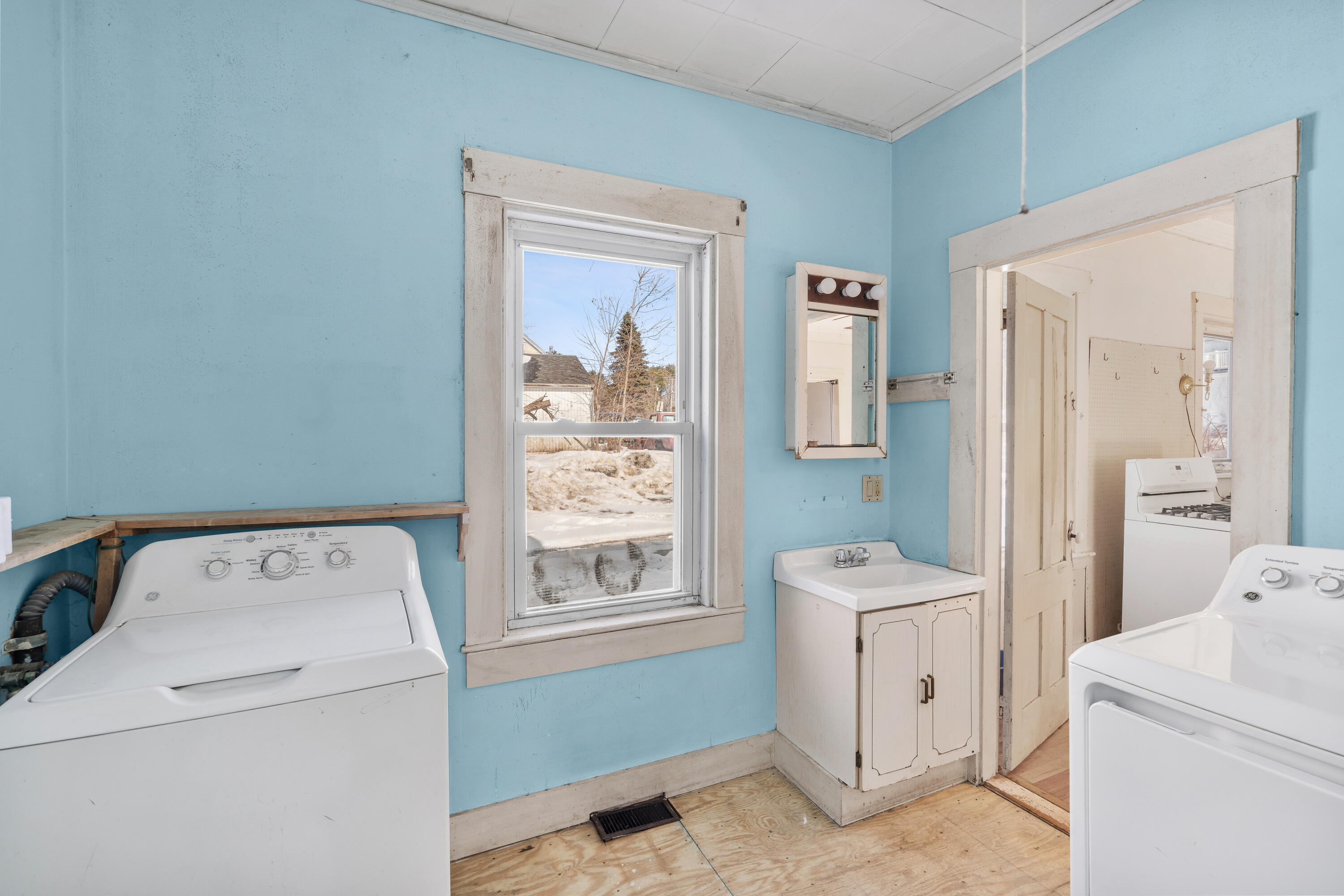 12 Middle Road Woolwich ME 04579