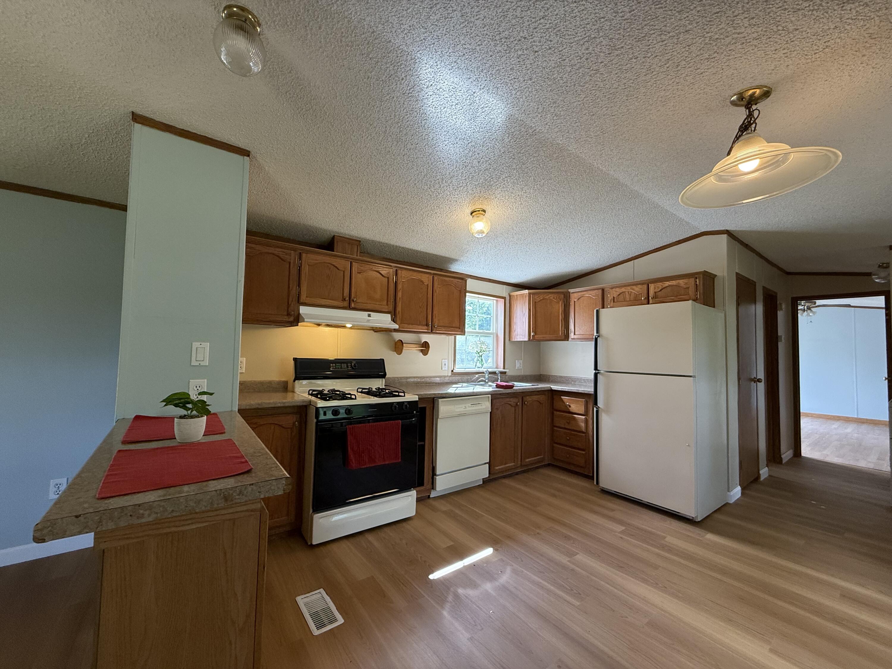 15 Michaels Way Paris ME 04281