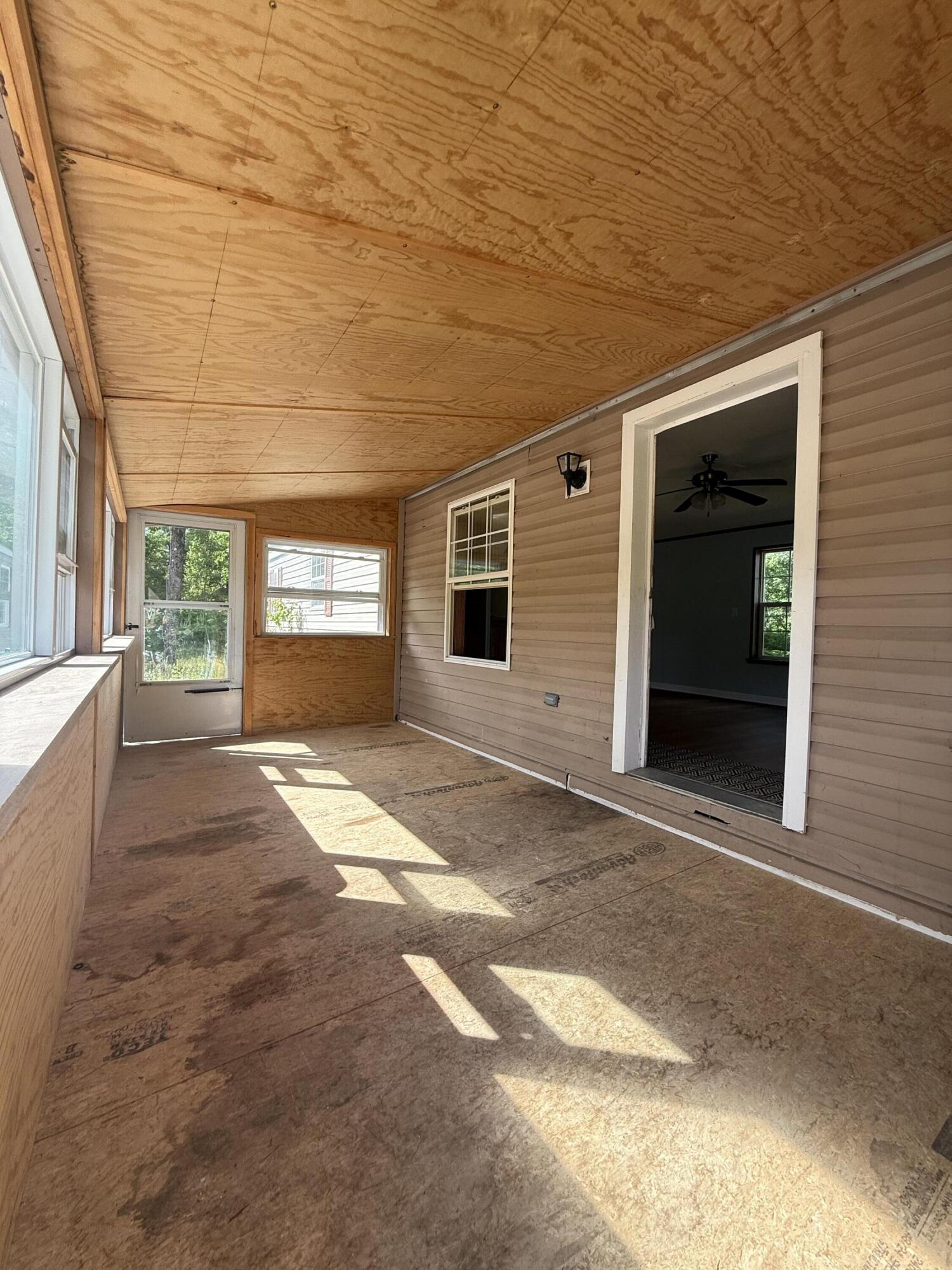 15 Michaels Way Paris ME 04281