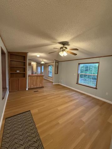 15 Michaels Way Paris ME 04281