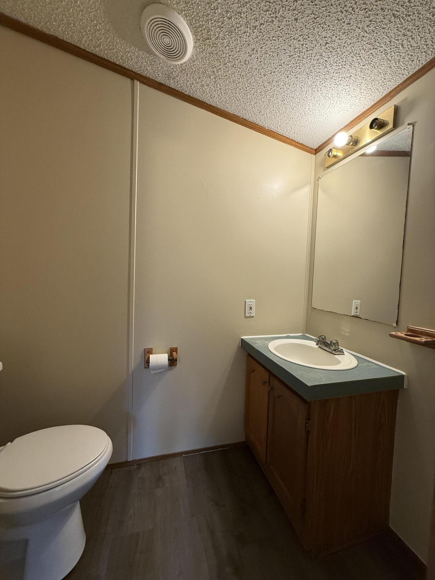 15 Michaels Way Paris ME 04281