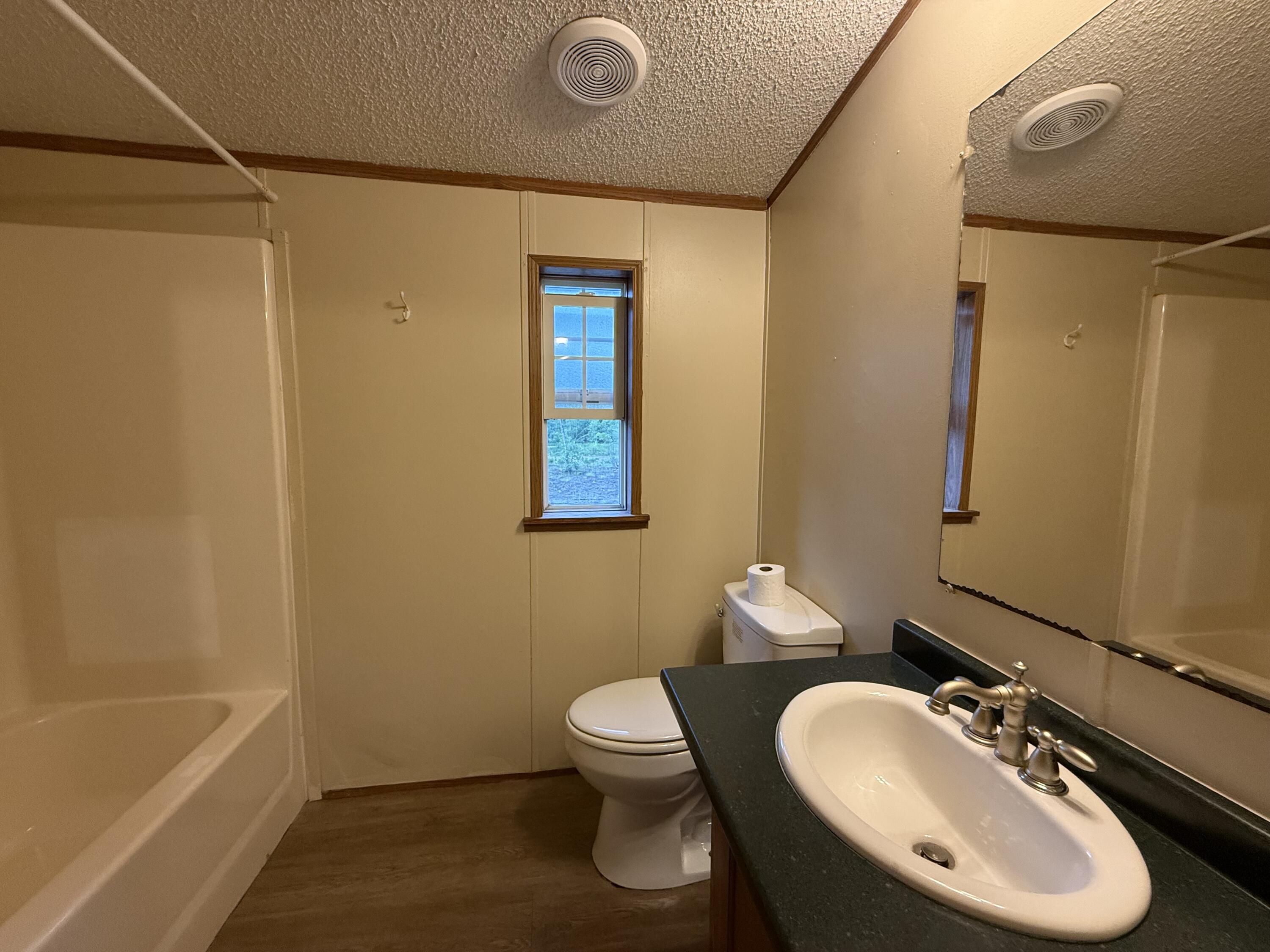 15 Michaels Way Paris ME 04281