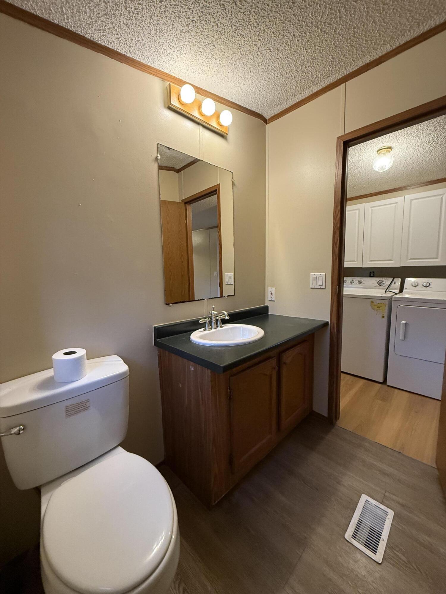 15 Michaels Way Paris ME 04281