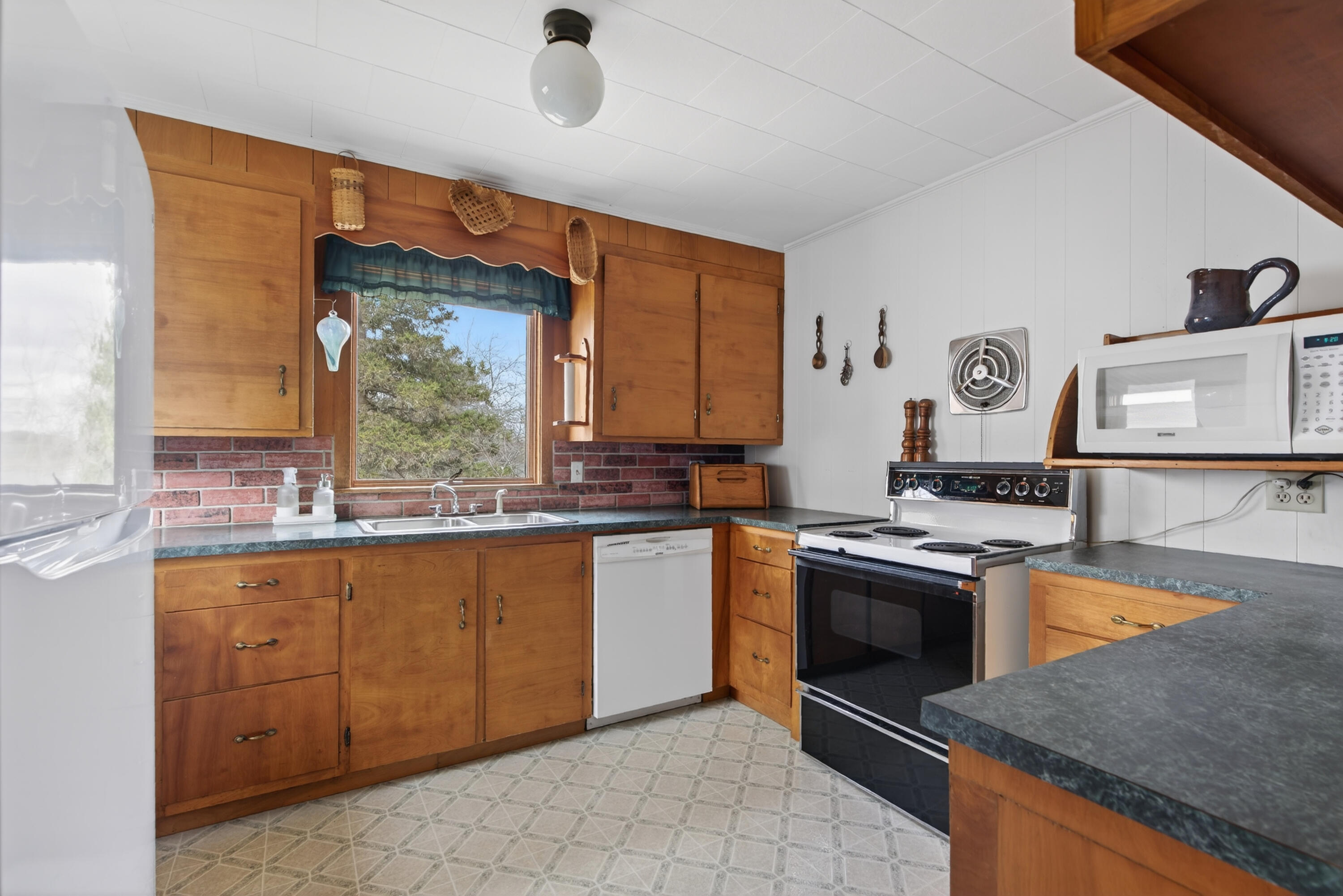 17 Seabury Road York ME 03909