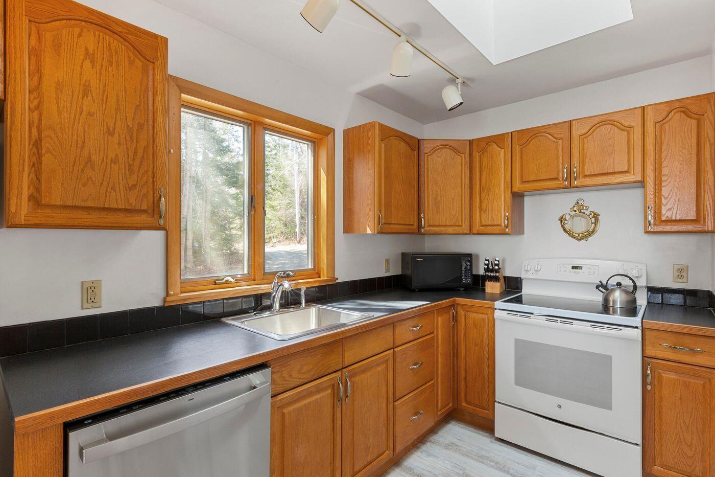 15 Eds Road Camden ME 04843