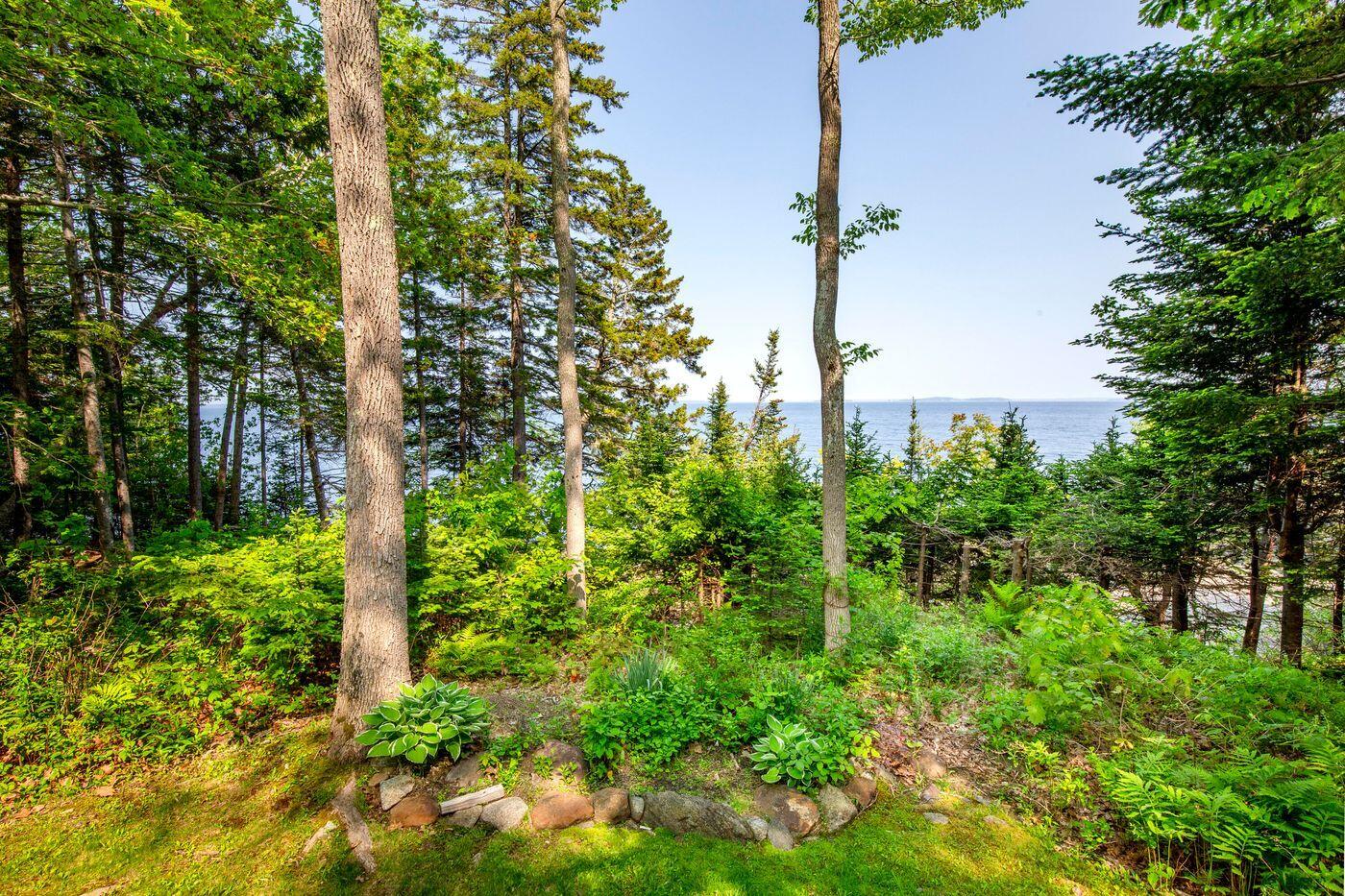 15 Eds Road Camden ME 04843