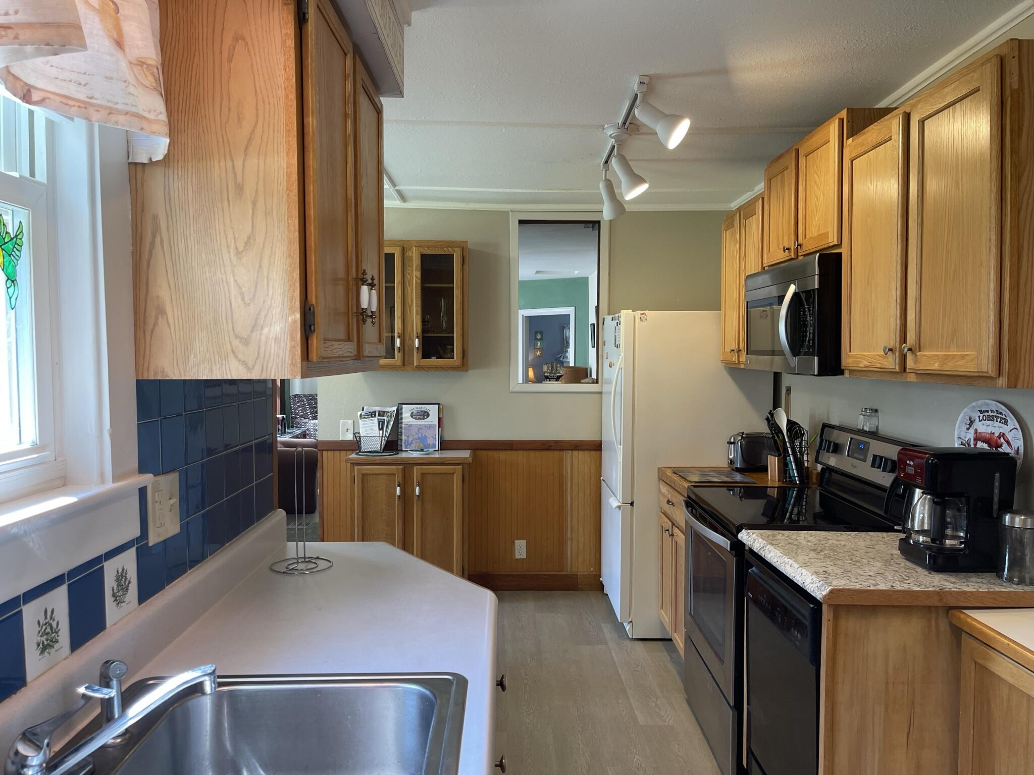 21 S Bay Road Franklin ME 04634