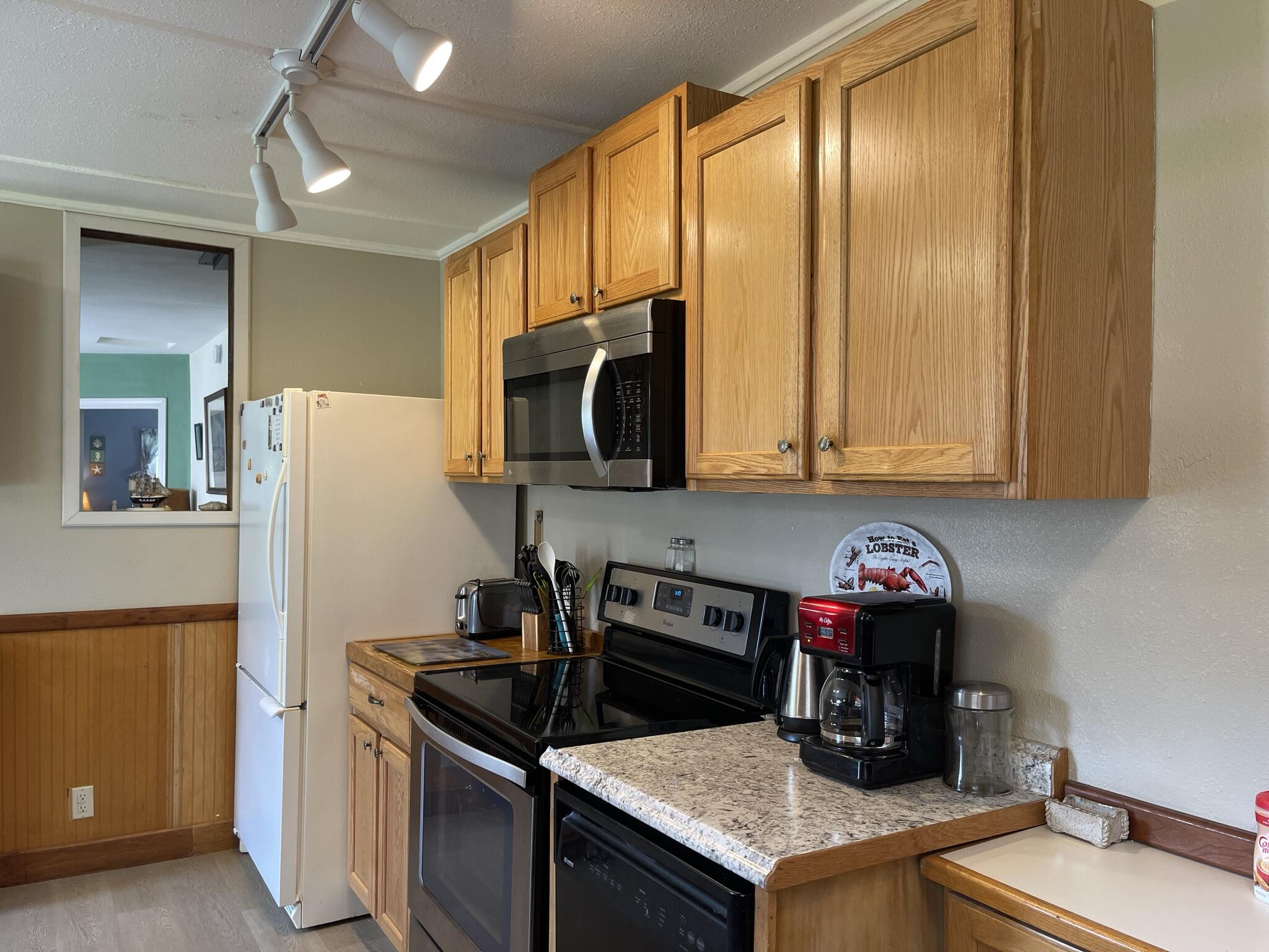 21 S Bay Road Franklin ME 04634