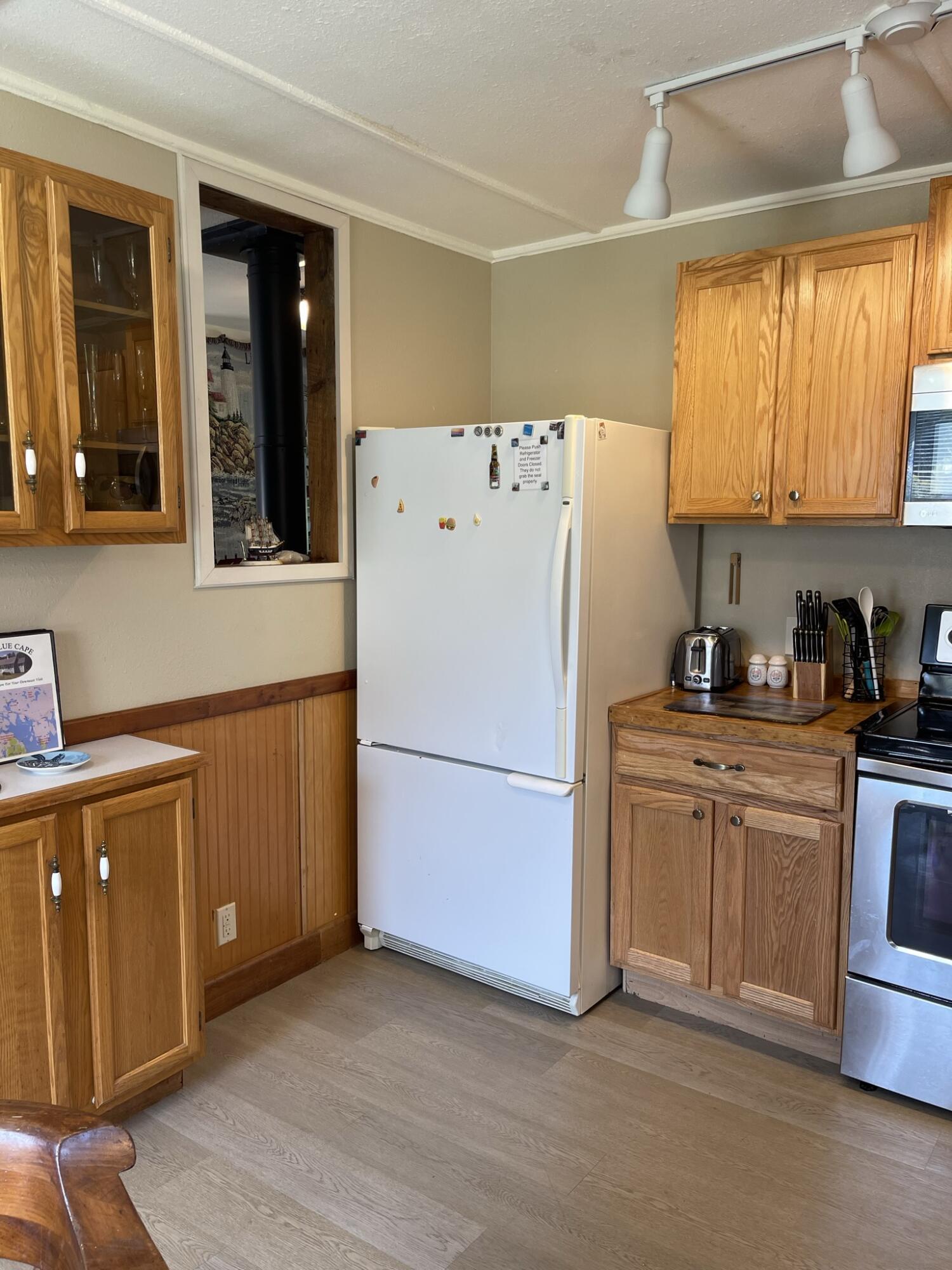 21 S Bay Road Franklin ME 04634