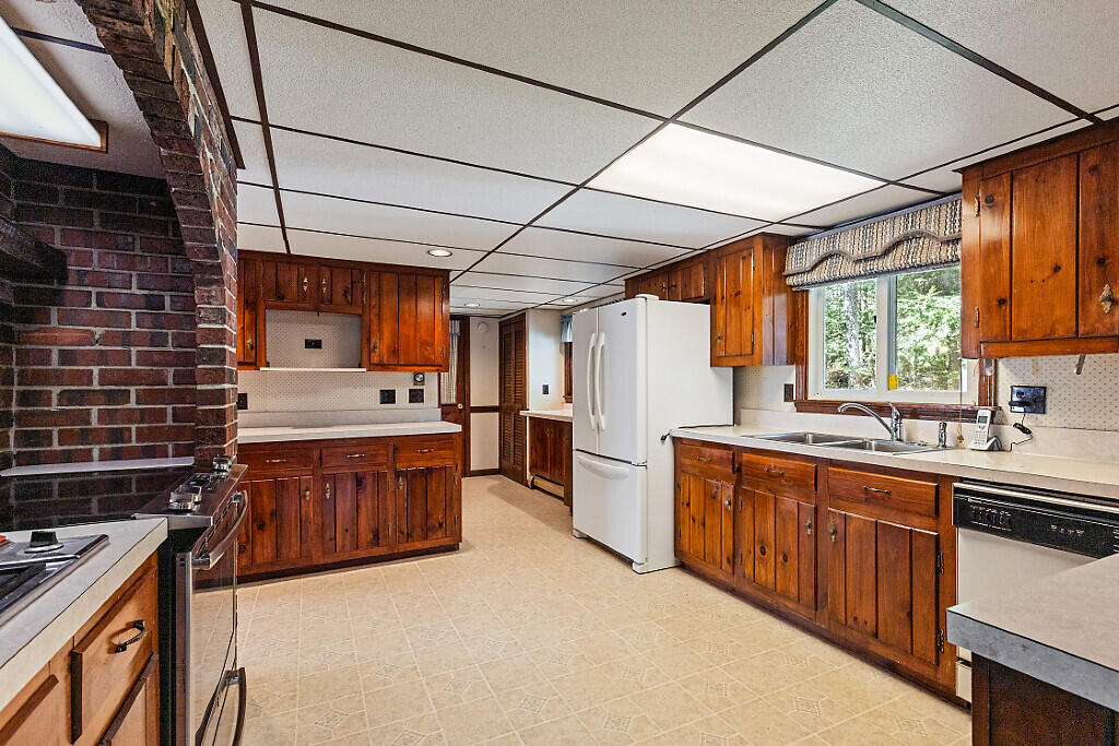 66 Brickett Point Estates Oakland ME 04963