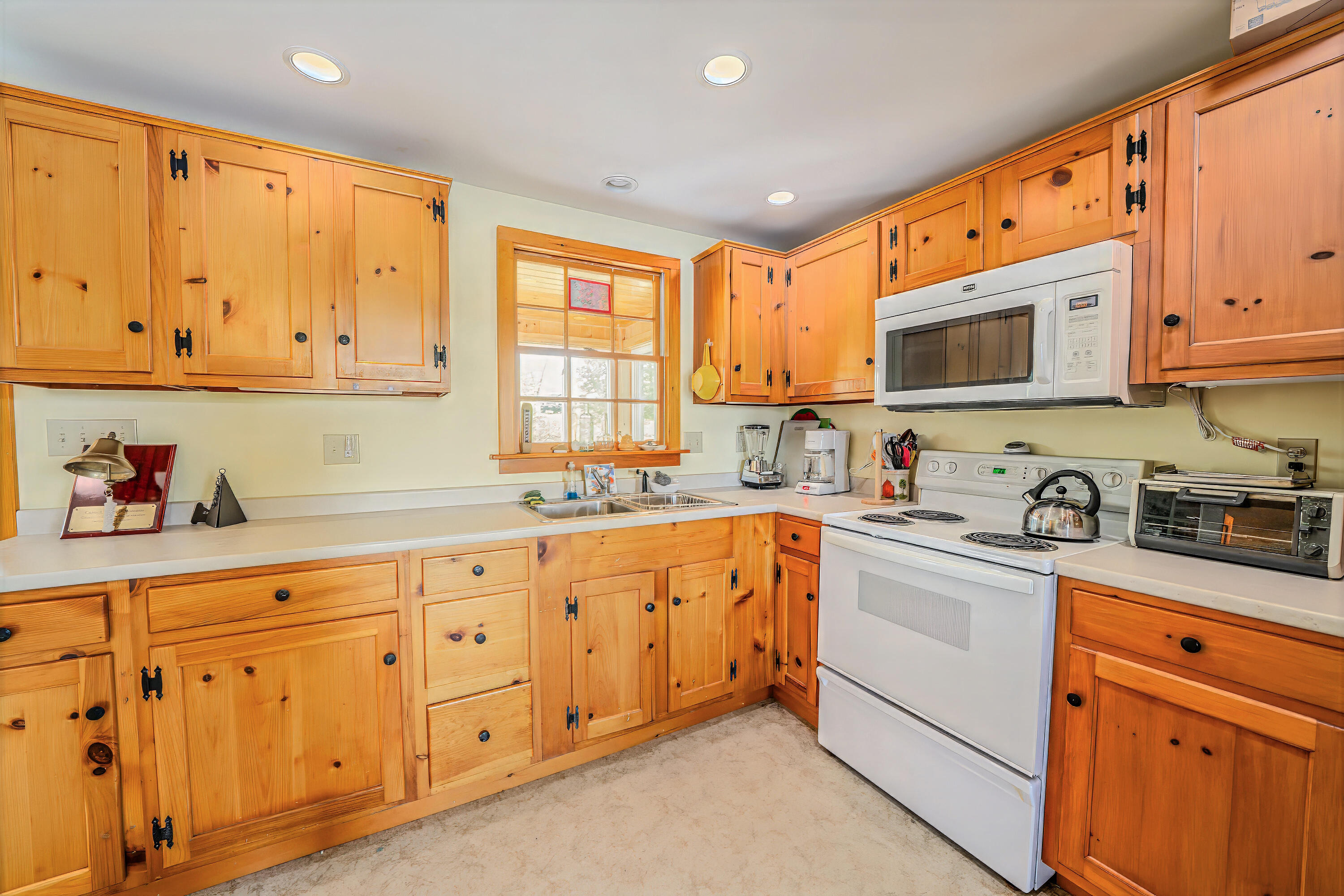 122 Oak Point Lane Union ME 04862