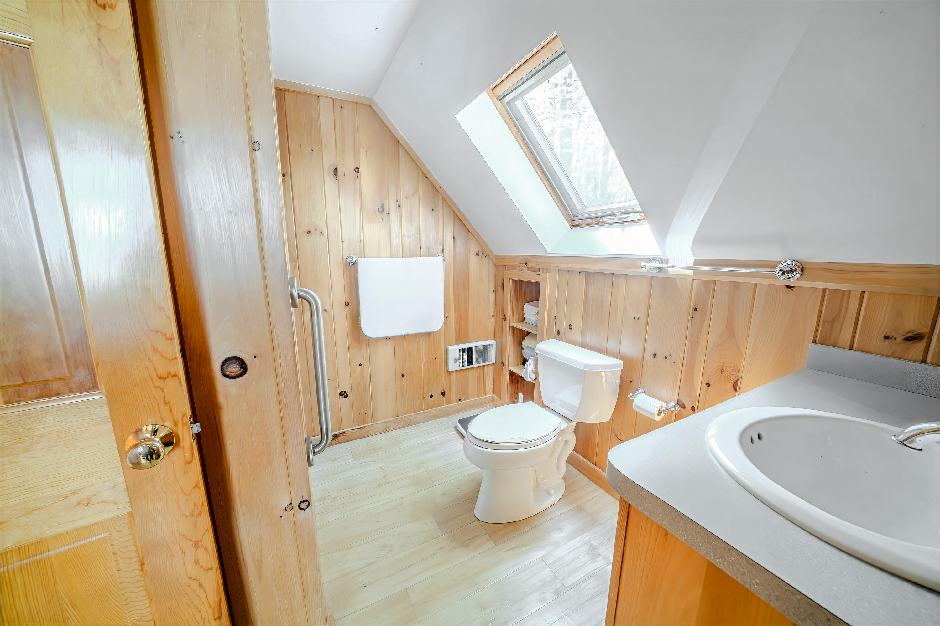 122 Oak Point Lane Union ME 04862