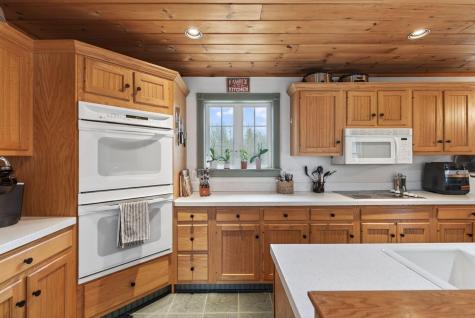 8 Colina Drive Raymond ME 04071