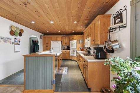 8 Colina Drive Raymond ME 04071