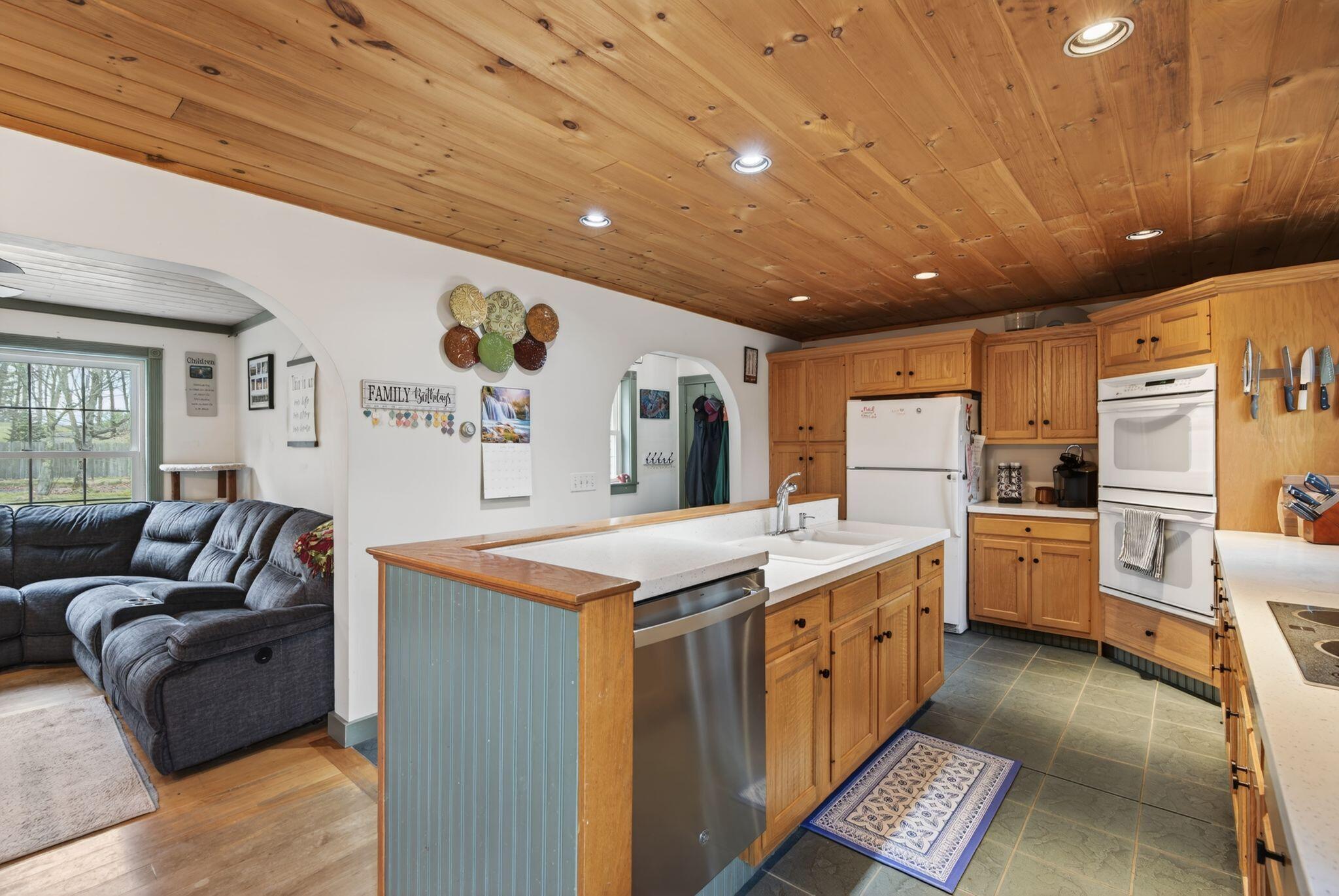 8 Colina Drive Raymond ME 04071