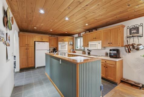 8 Colina Drive Raymond ME 04071