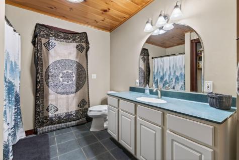 8 Colina Drive Raymond ME 04071