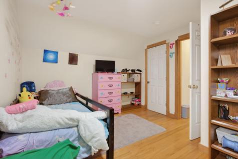 8 Colina Drive Raymond ME 04071