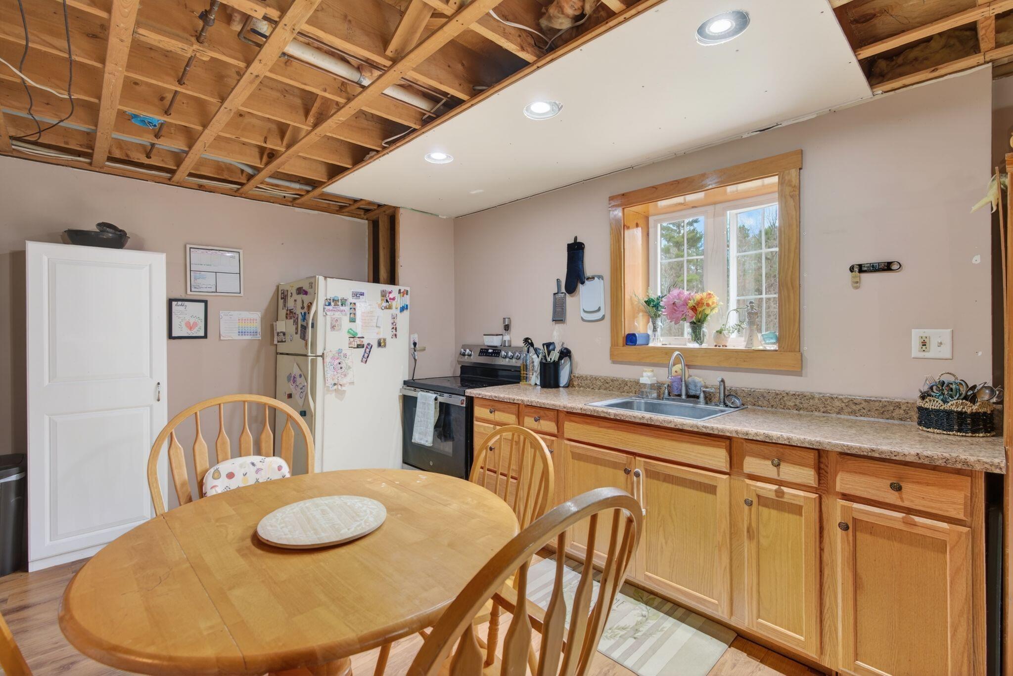 8 Colina Drive Raymond ME 04071