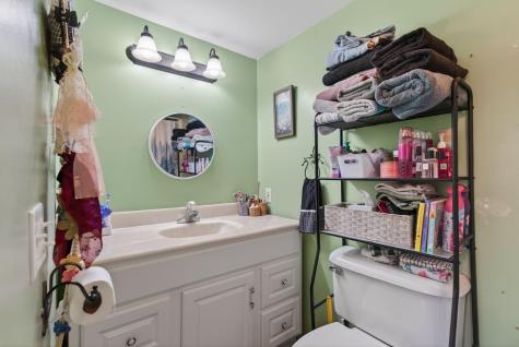 8 Colina Drive Raymond ME 04071
