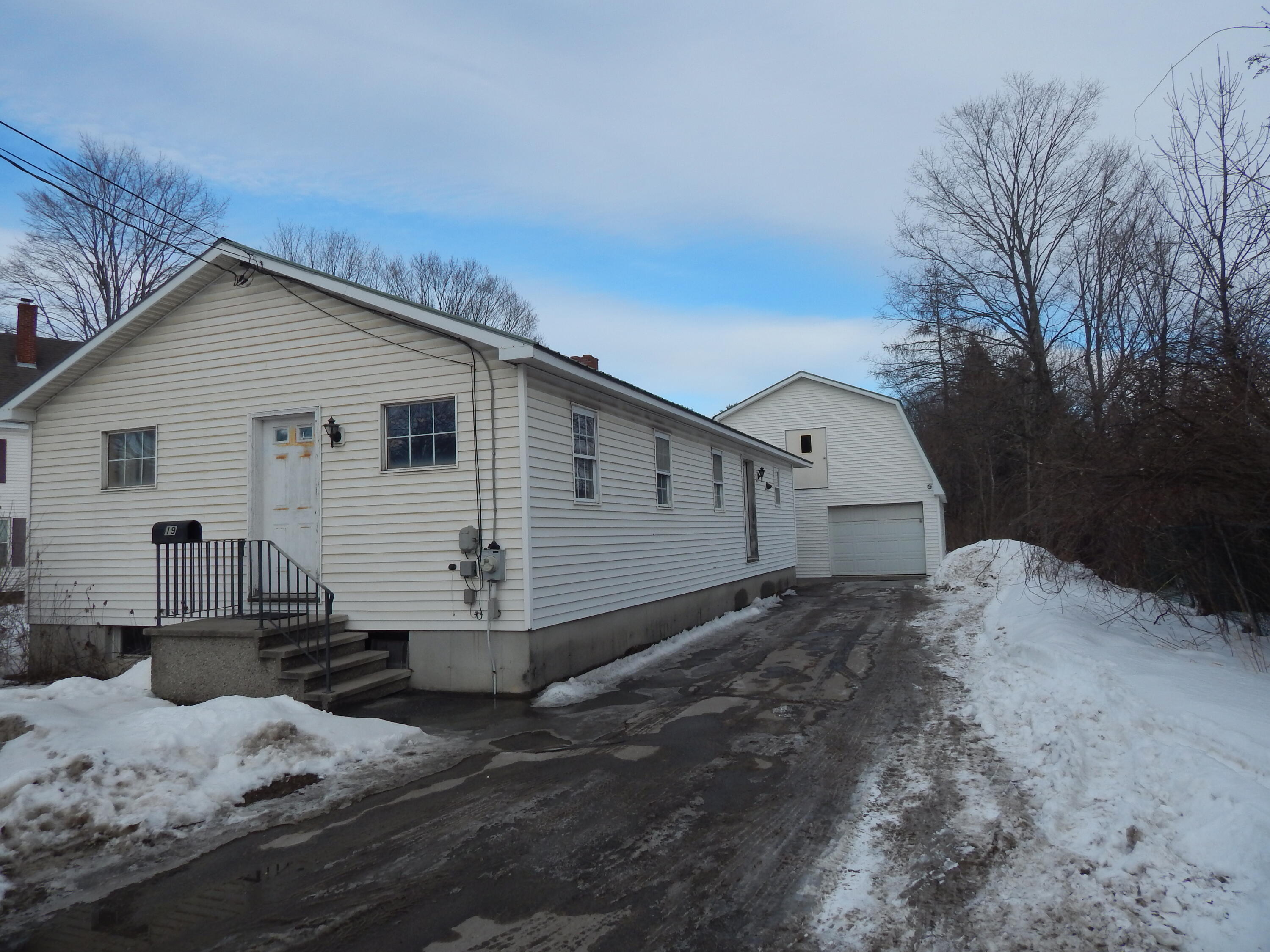 19 Park Street Paris ME 04281