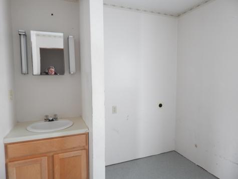 19 Park Street Paris ME 04281