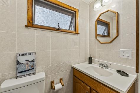 51 Butterworth Drive Naples ME 04055