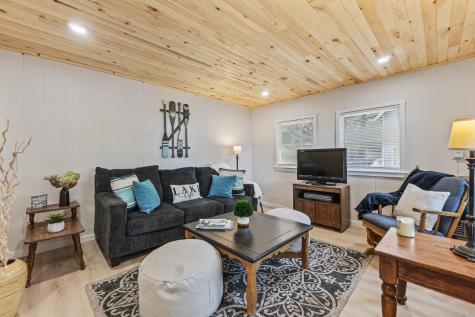 51 Butterworth Drive Naples ME 04055