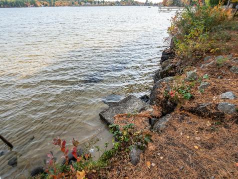 51 Butterworth Drive Naples ME 04055