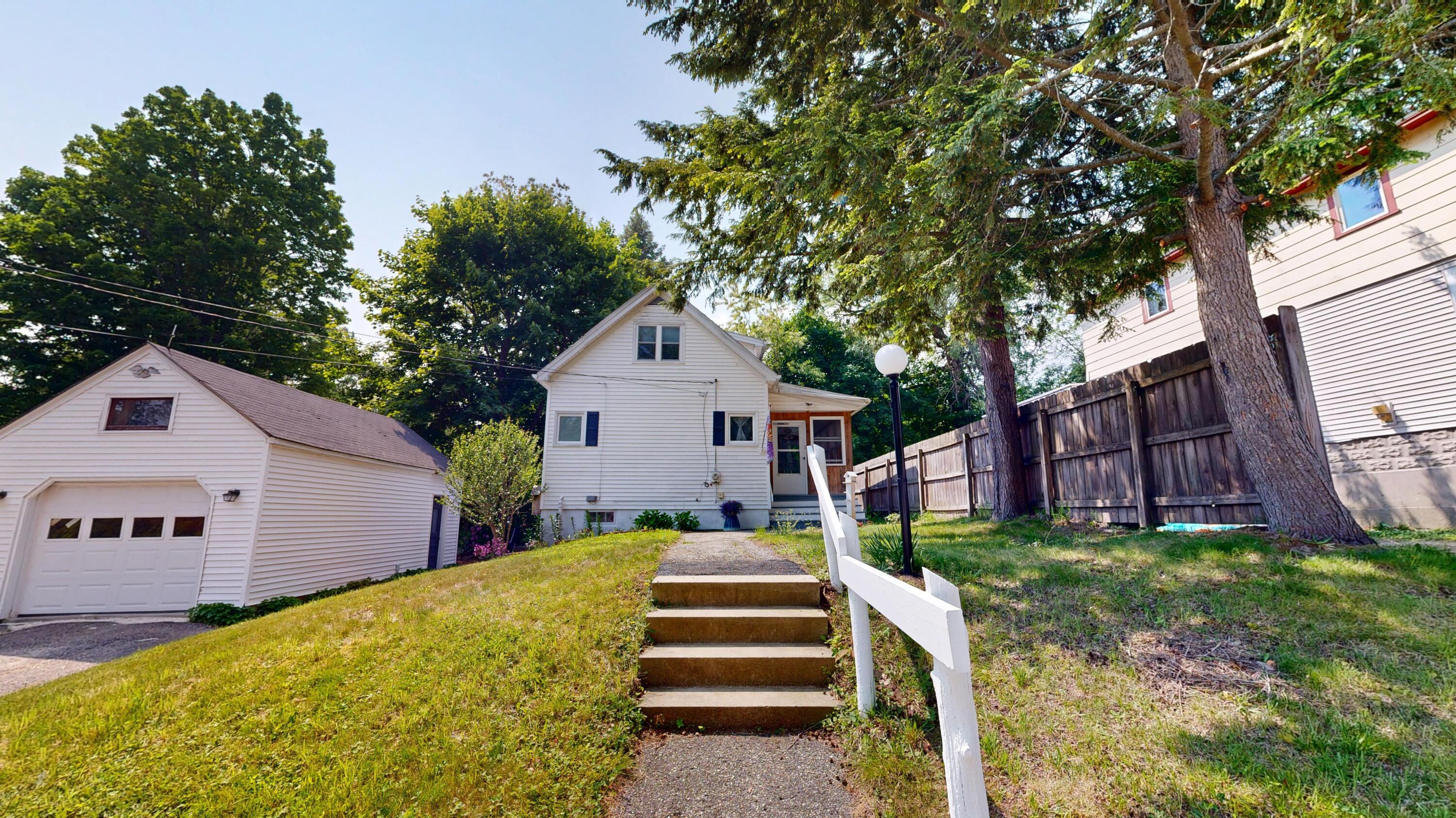31 Vivian Street Auburn ME 04210