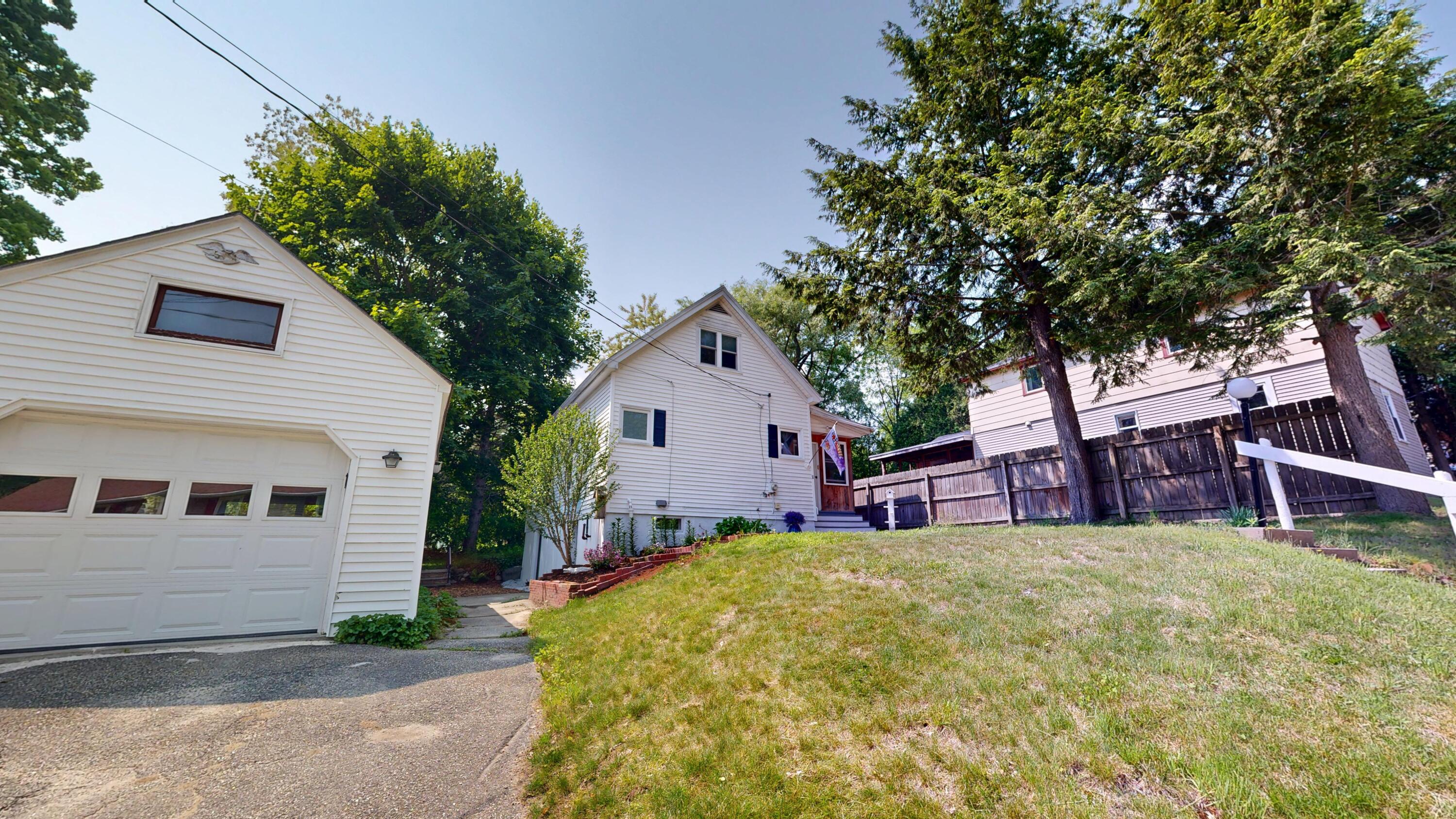 31 Vivian Street Auburn ME 04210