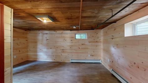 31 Vivian Street Auburn ME 04210