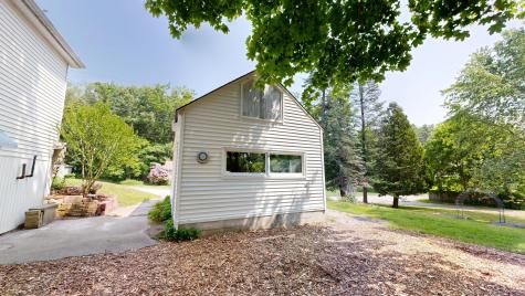 31 Vivian Street Auburn ME 04210