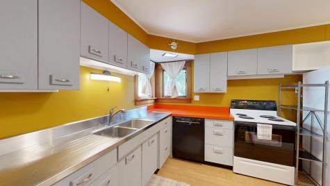 31 Vivian Street Auburn ME 04210