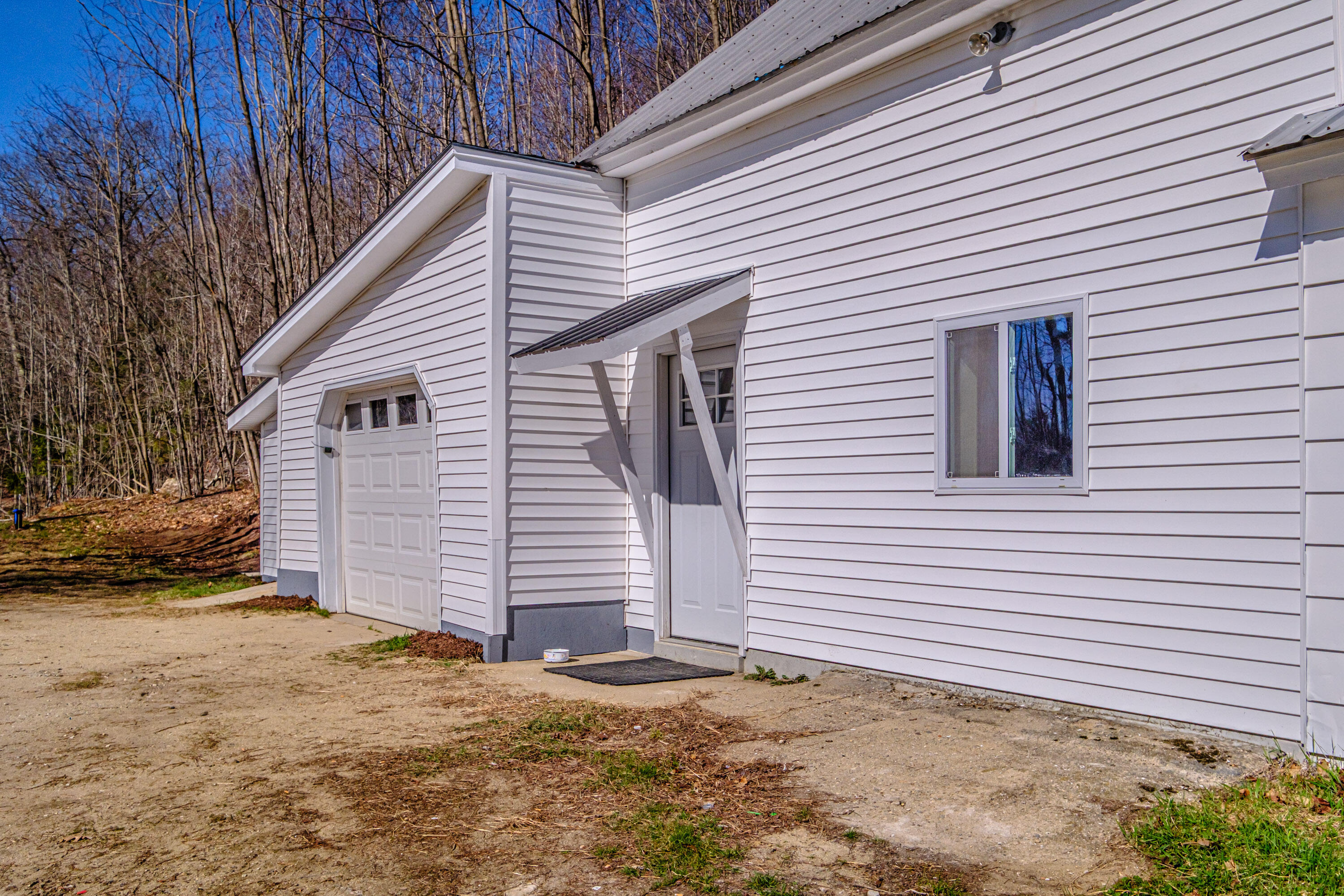605 Hebron Road Paris ME 04281