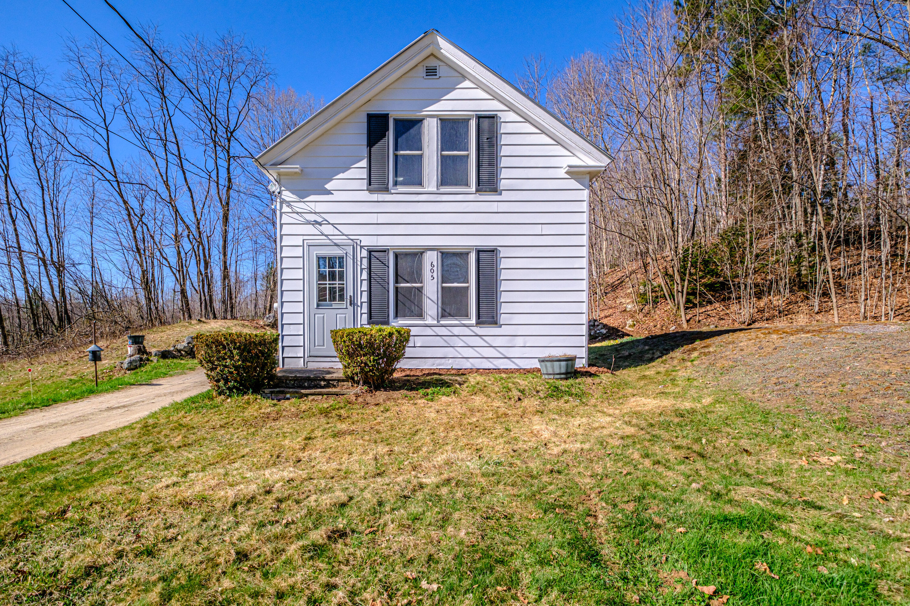 605 Hebron Road Paris ME 04281