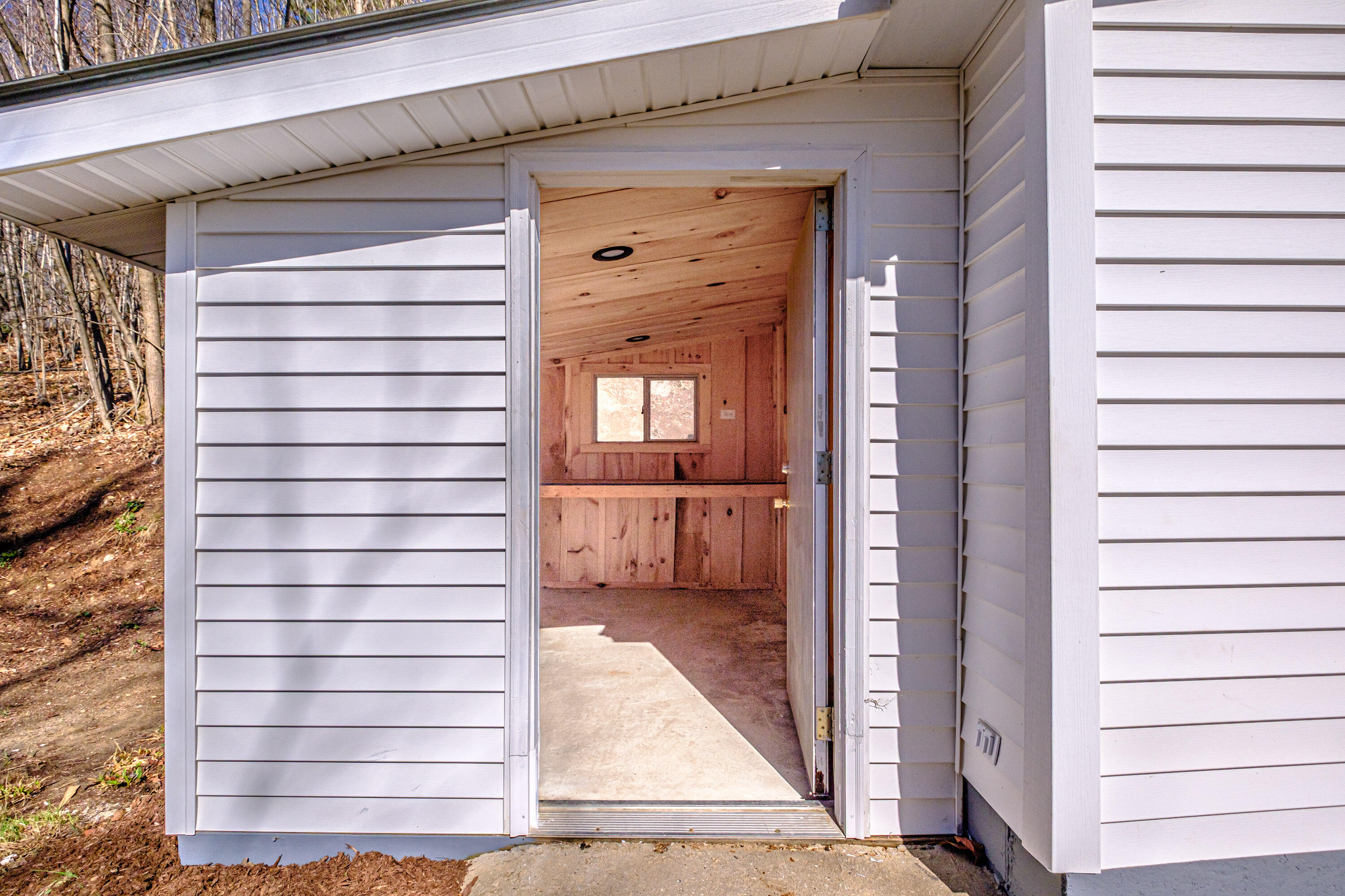 605 Hebron Road Paris ME 04281