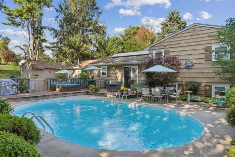 4 Carriage Hill Road Cape Elizabeth ME 04107